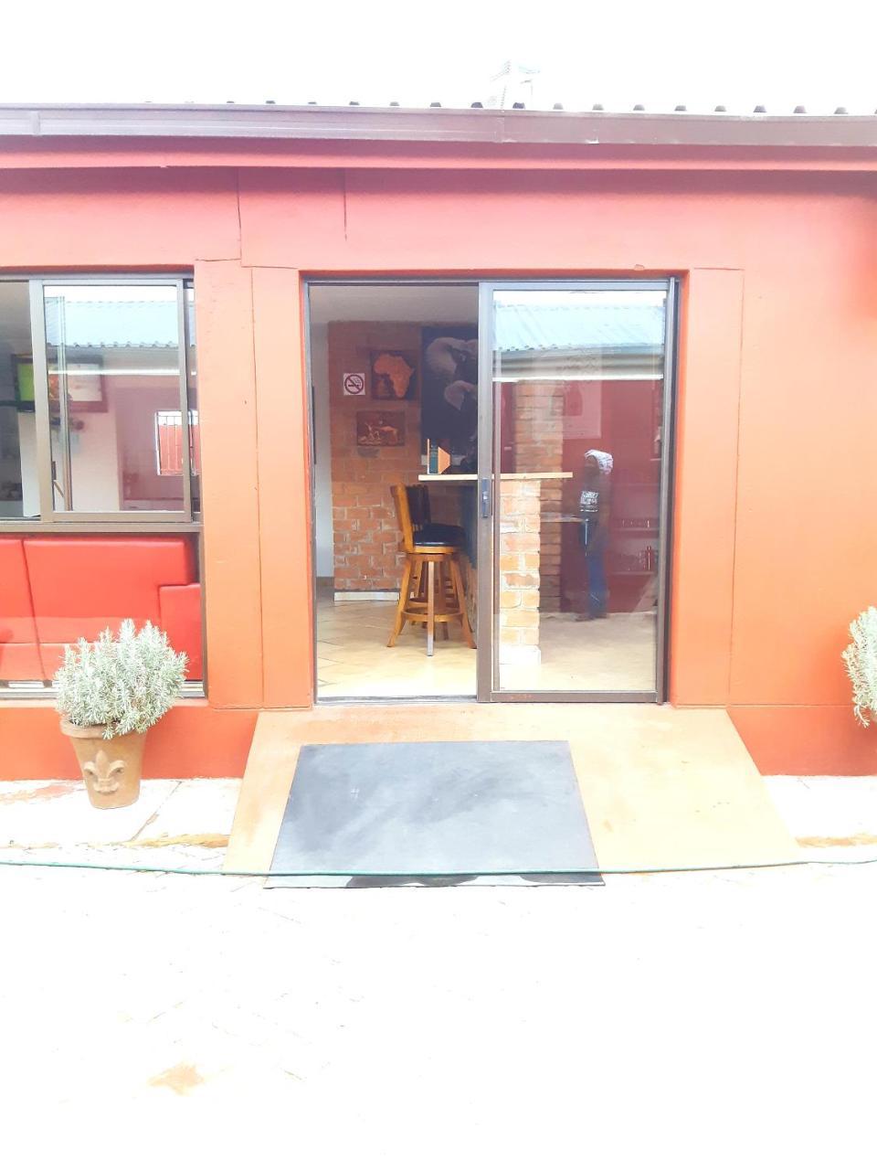 Niilo'S Guesthouse ルンドゥ エクステリア 写真